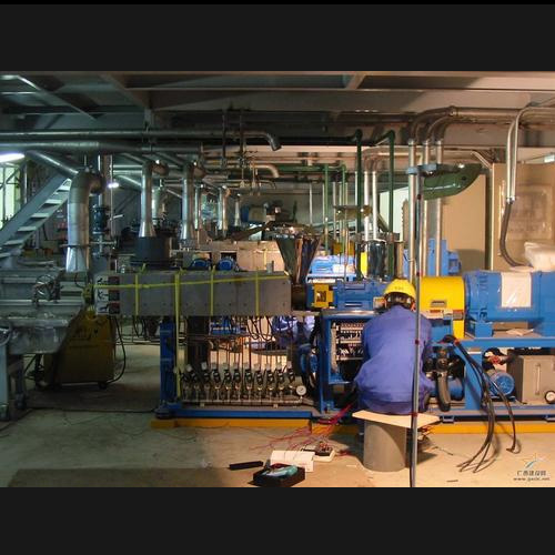 蚌埠工厂设备维修现场